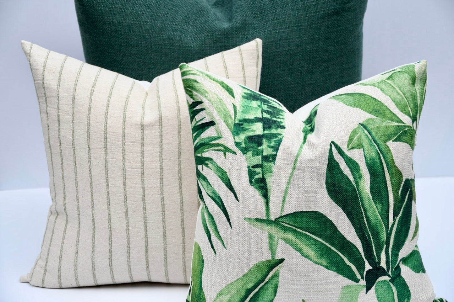 Isla Tropical Green Palm Leaf Pillow Cover