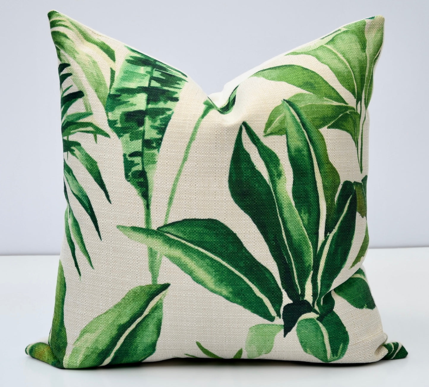 Isla Tropical Green Palm Leaf Pillow Cover