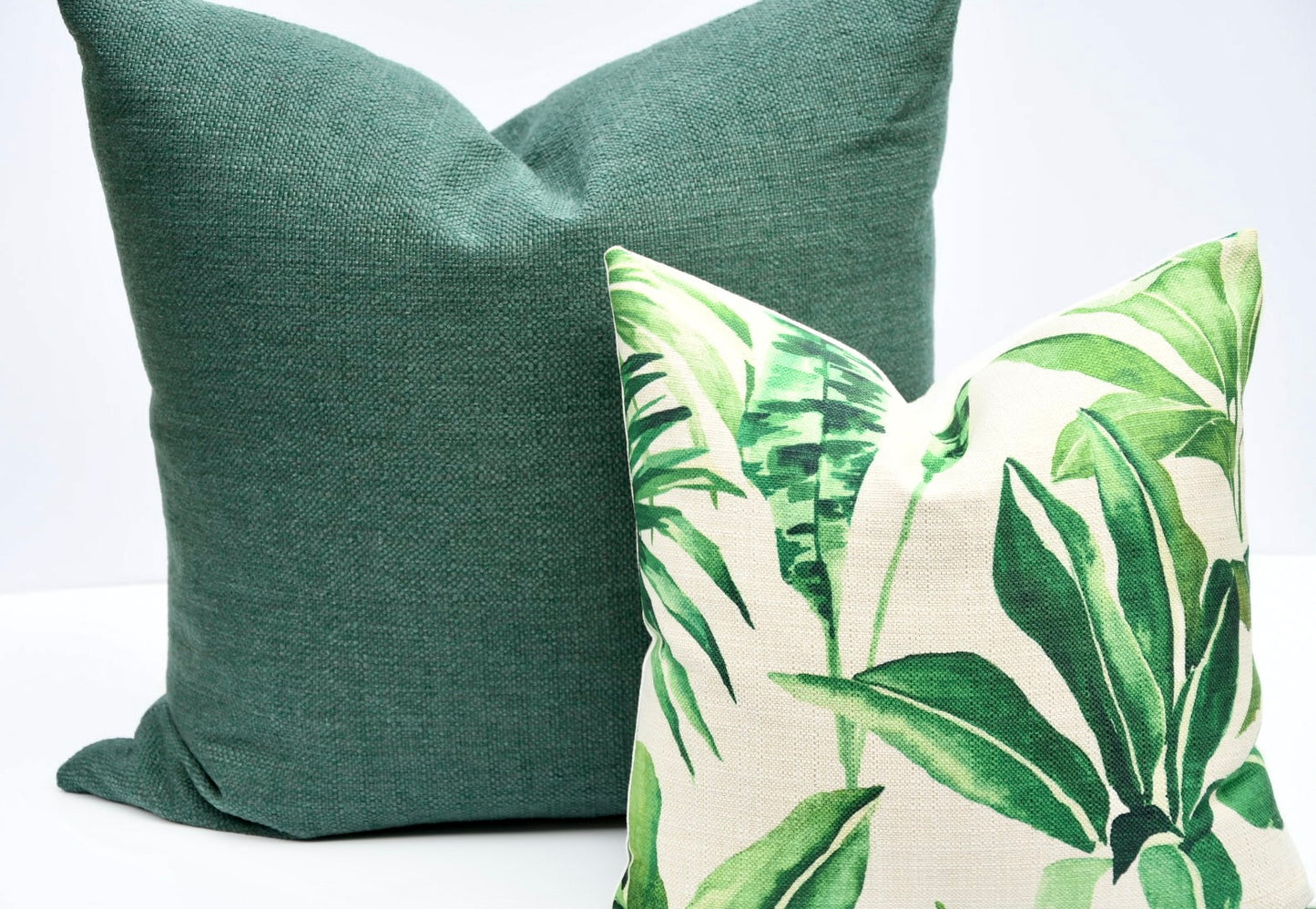 Isla Tropical Green Palm Leaf Pillow Cover